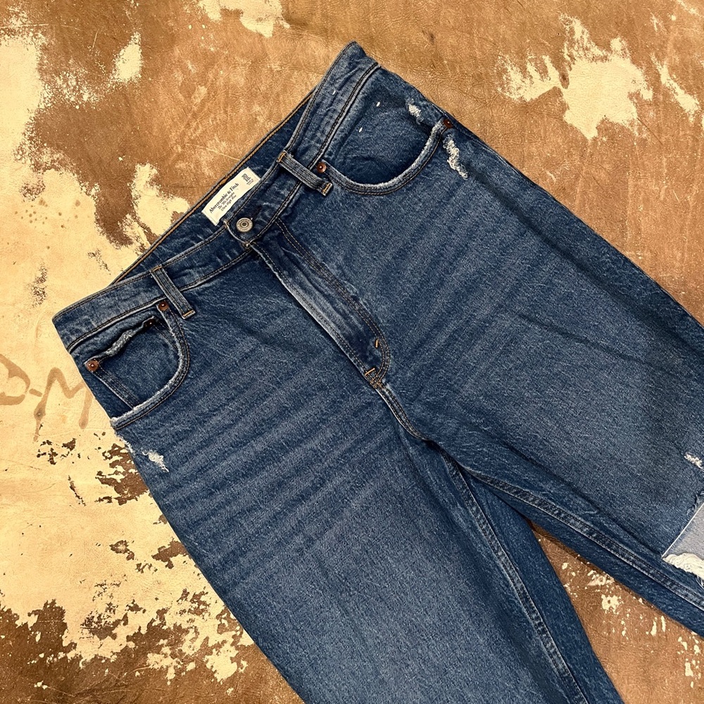 Abercrombie & Fitch 90s Straight Ultra High Rise Jean Distressed Size 30/10s - Picture 6 of 9